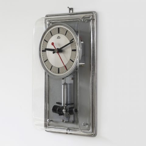 vintage-electric-wall-clock